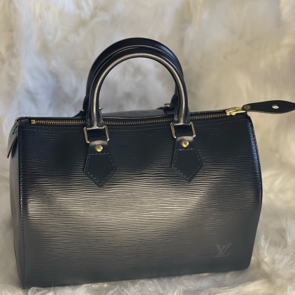 💯 Authentic Louis Vuitton Vintage Black Speedy 25 in Epi Leather